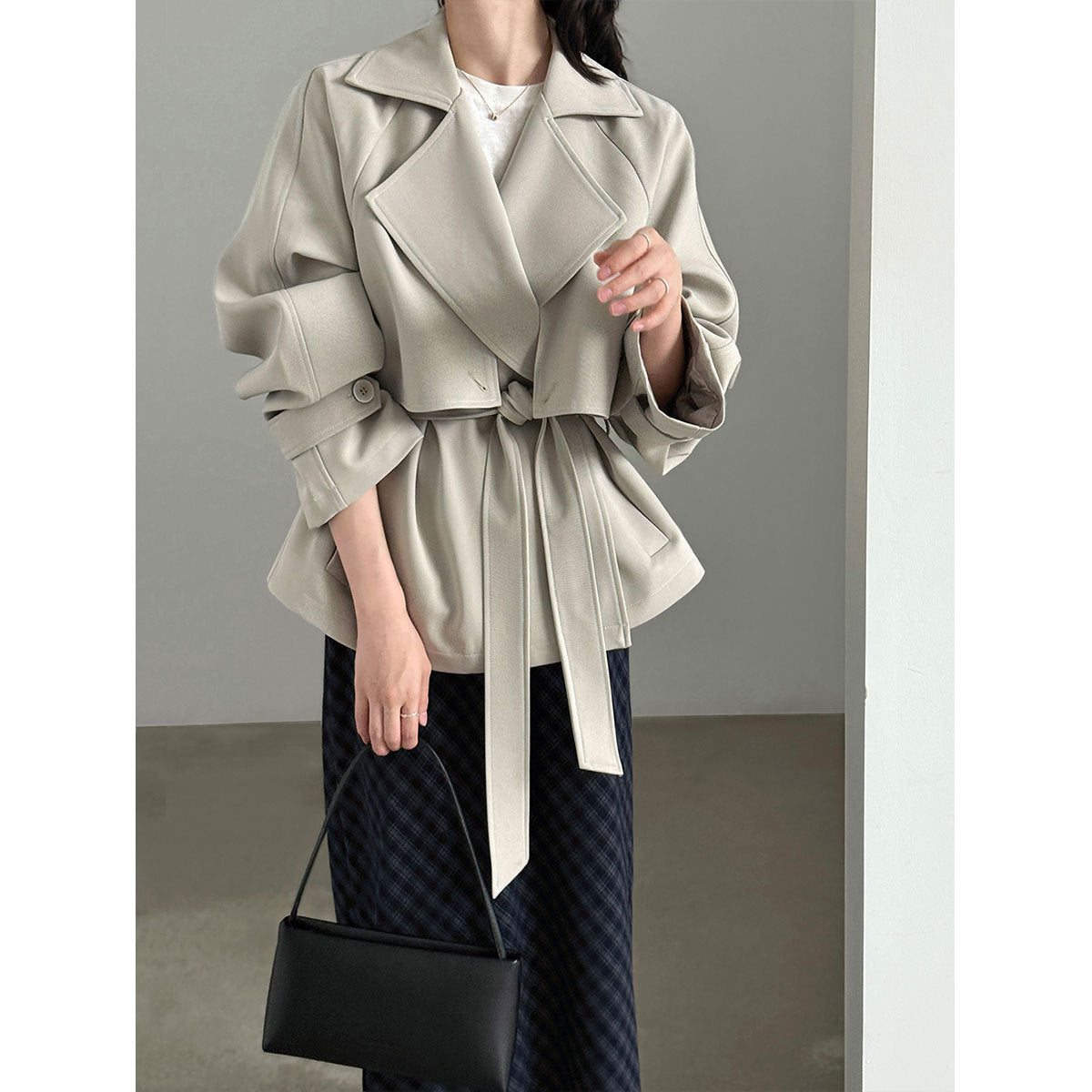 British Style Belted Waist Flip Collar Trench Coat for Women Short Outerwear with Elegant Chic Look