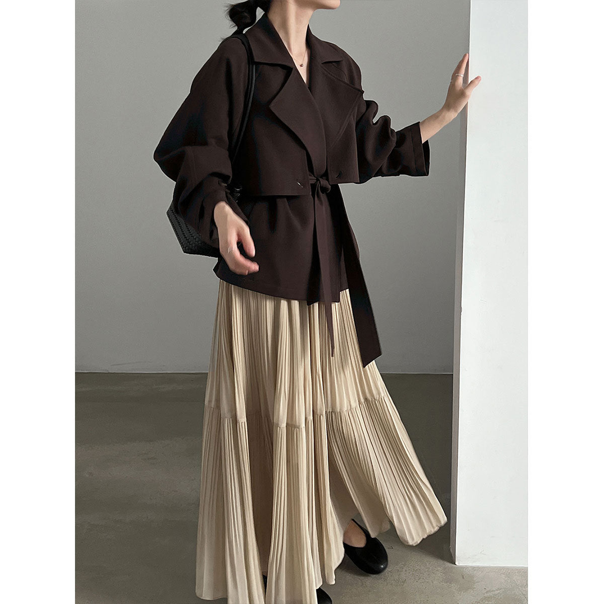 British Style Belted Waist Flip Collar Trench Coat for Women Short Outerwear with Elegant Chic Look