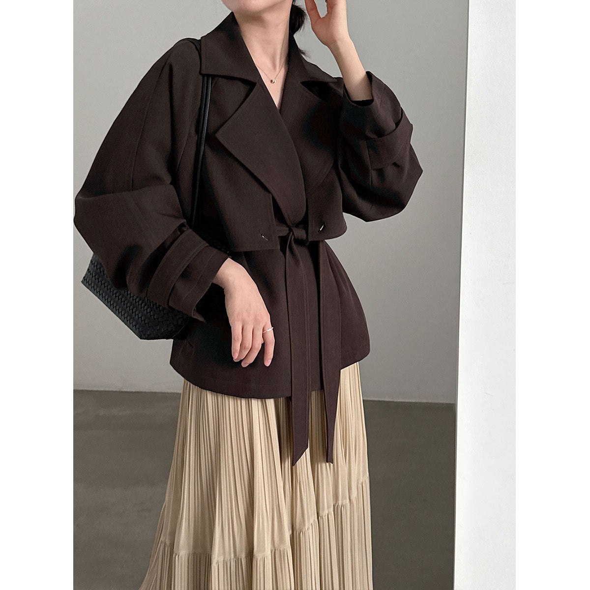 British Style Belted Waist Flip Collar Trench Coat for Women Short Outerwear with Elegant Chic Look