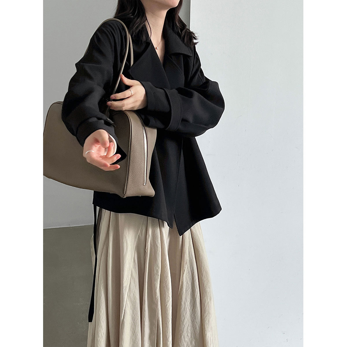 British Style Belted Waist Flip Collar Trench Coat for Women Short Outerwear with Elegant Chic Look